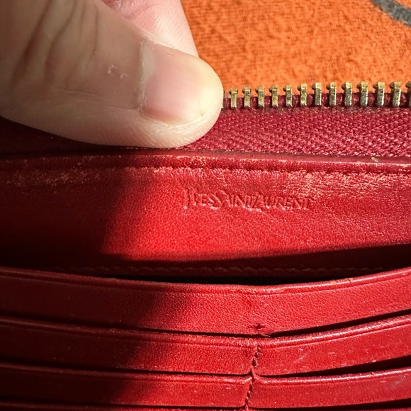 YVES SAINT LAURENT ❤️🌟 PATENT LEATHER RED ZIPPY WALLET ⭐️ - Picture 7 of 8